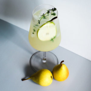 Honey Pear Fizz (Birnen Cocktail mit Gin, Honig & Ingwer)